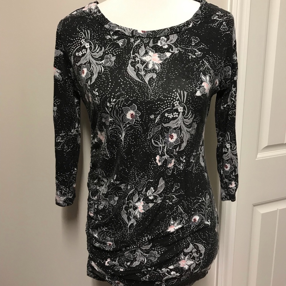 Jessica Simpson Maternity shirt